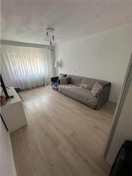 Etaj 1 bloc izolat Aradului tot nou - 3