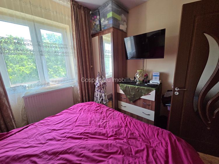 Apartament 3 camere etaj 4 zona liceu Emil Botta Adjud - 6