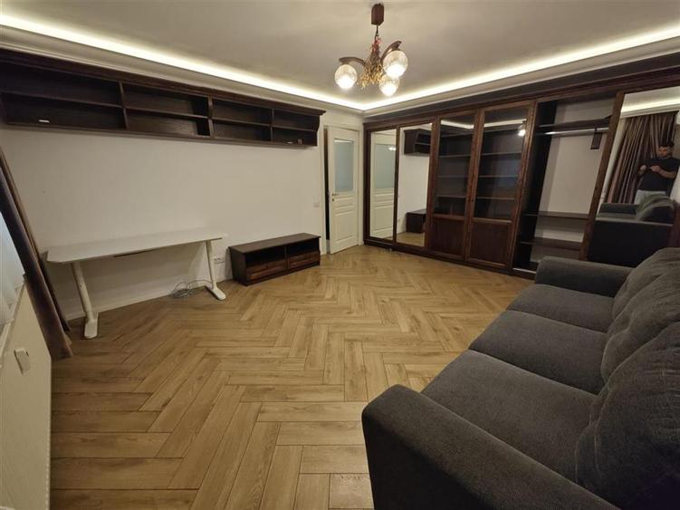 Inchiriere apartament cu 3 camere sos.Panduri