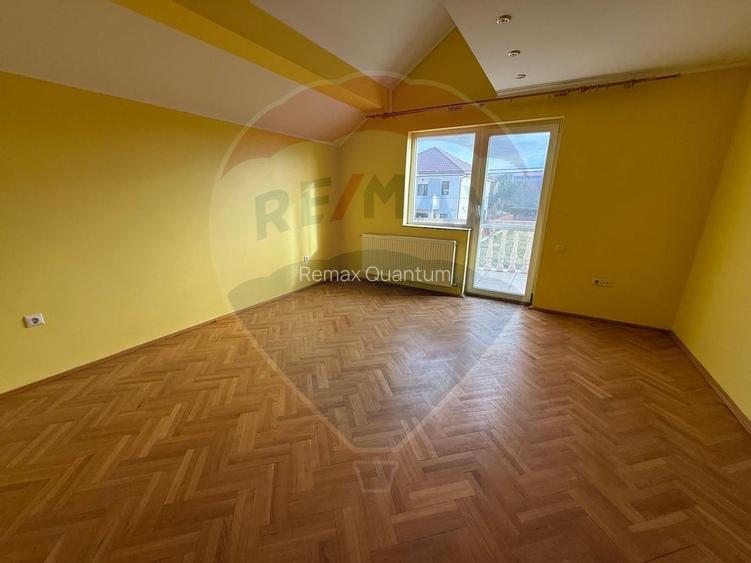 De vânzare Casă spațioasă cu teren 1.000 mp Beverly Hills, Sanmartin - 11