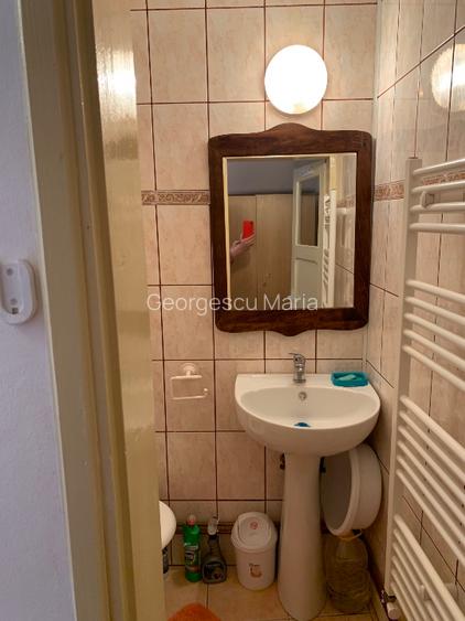 Închiriez 2 camere din care una la mansarda - conditii bune.    - 8