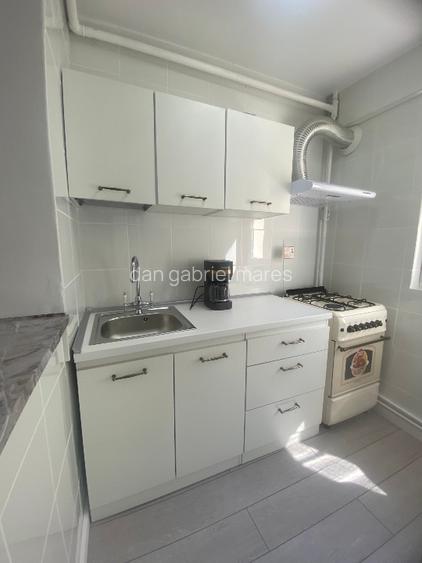 Proprietar-Garsoniera renovata mobilata si utilata et. 1 - 14