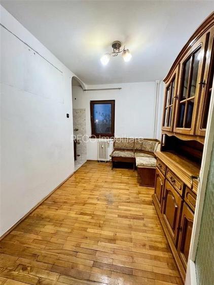 RECO Apartament 3 camere decomandat etajul 1 zona Nufarul Lotus - 2