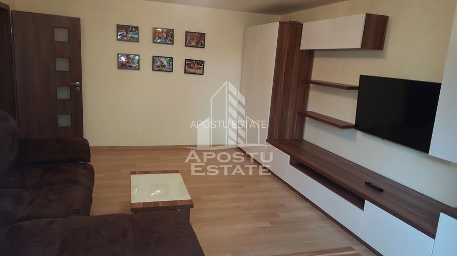 Apartament cu 3 camere, 2 bai, 2 balcoane, garaj, renovat,zona Iosefin - 2