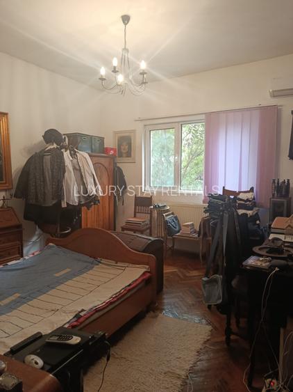propun spre vinzare apartament in vila conpusa din P+1E=M - 4