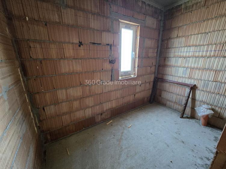 Duplex despartit prin cam. tehnica /  Toate utilitatile - 12