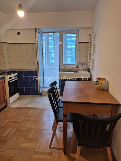 2 camere decomandat,et.4, Piata Victoriei, vis-a-vis America House - 7