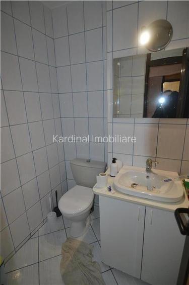 Apartament 3 camere decomandat intrare Răcădău, Str. Carpați - 13