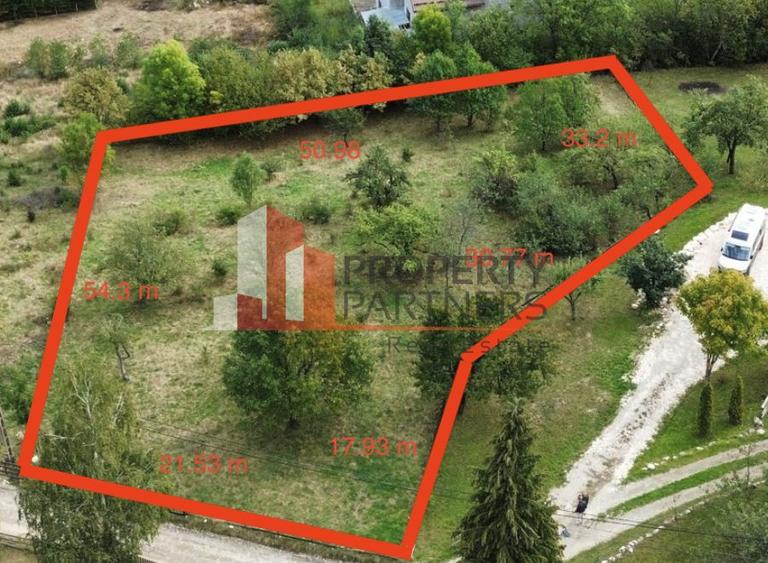 Teren intravilan 2.600 mp Predeluț Bran | Vedere Bucegi și Castelul Bran | Utili