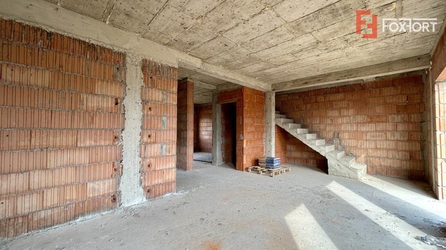 Duplex cu 4 camere si teren de 372 mp - zona Sanandrei