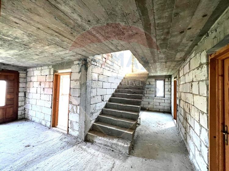 Casă / Vilă cu 6 camere de vânzare în BUHUȘI Județul BACĂU - 4