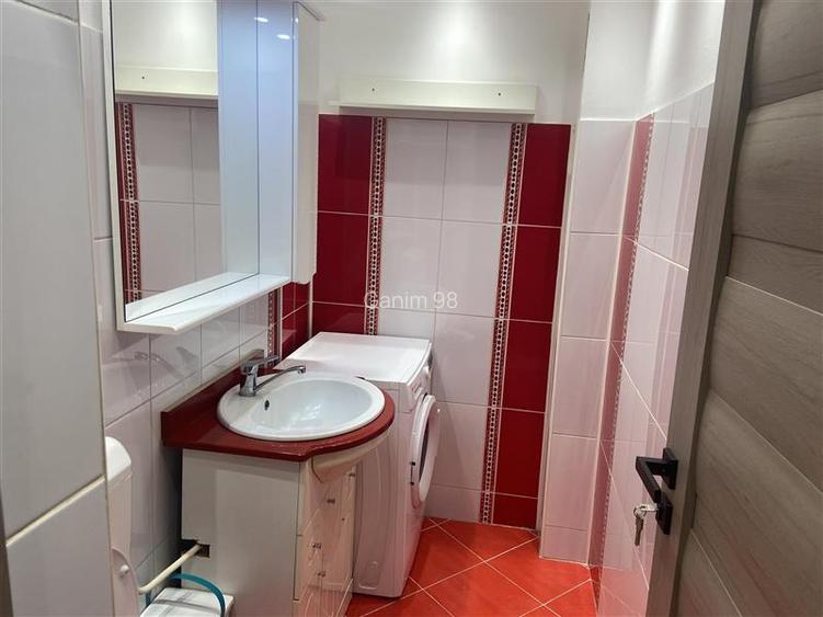 Apartament 3 camere de inchiriat , zona Scoala nr 2- Piata Moldovei decomandat , - 5