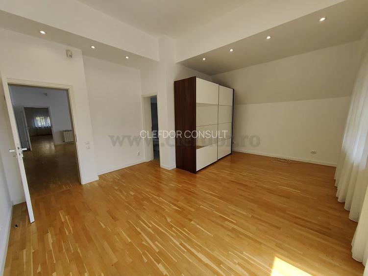 Vilă cu piscina langa British School - 23