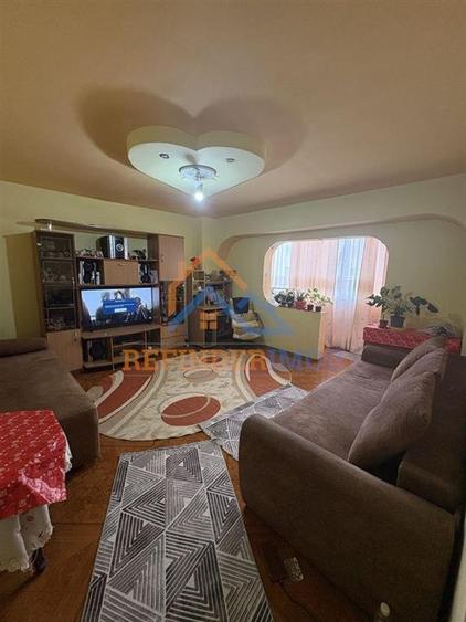 Apartament de vanzare cu 3 camere, zona 13 Septembrie