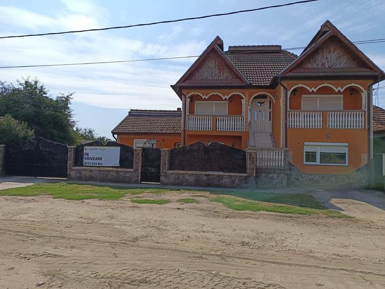 Vilă P+E de vânzare în Valea lui Mihai – 233 mp, teren 733 mp