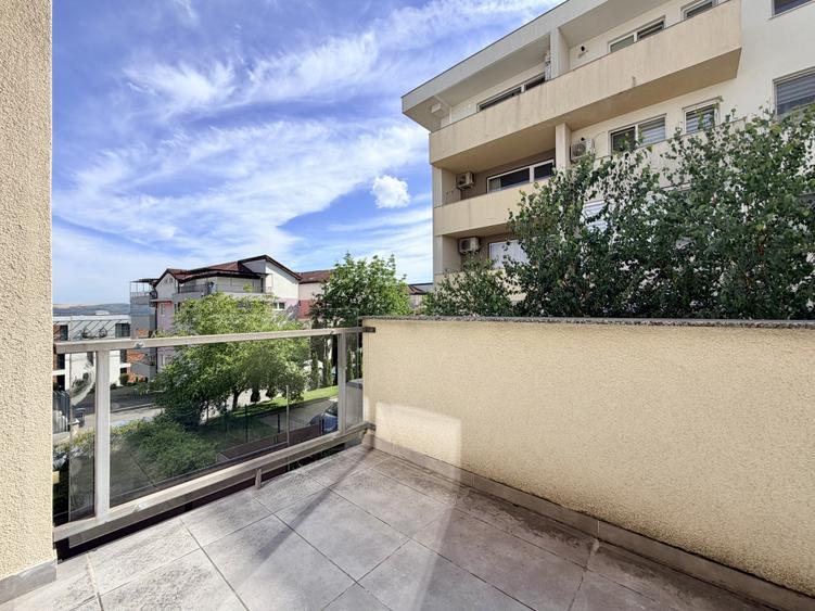 Apartament spatios cu 2 camere, parcare, zona Grand Hotel Italia