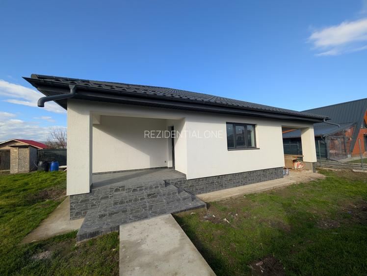 Casa cu garaj Lilieci- teren 540m, canalizare, apa, gaz. - 2