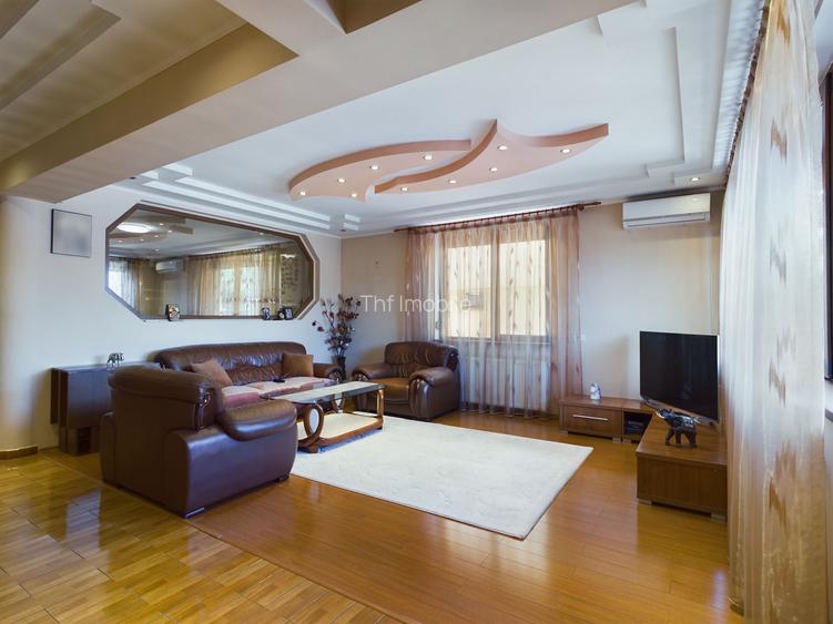 Vilă 300 mp cu curte superbă- cartier Titan, Sector 3 - 5