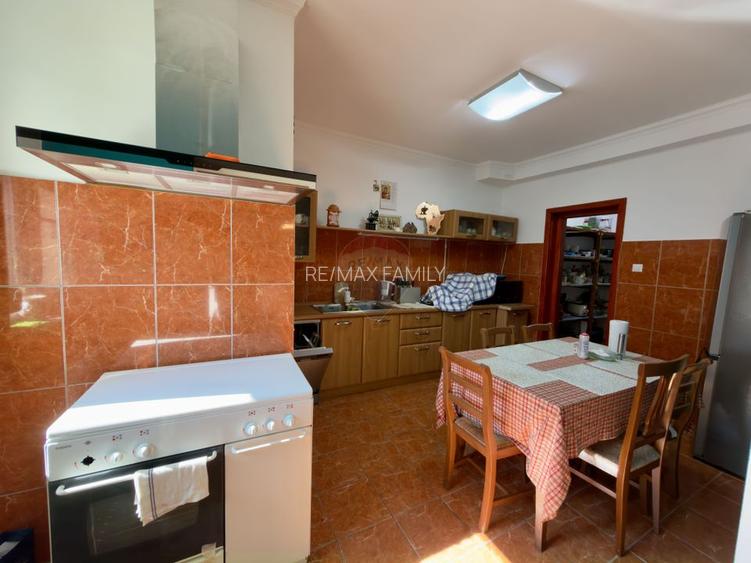 Casă / Vilă 8 camare cartier Beverly Hills Sanmartin - 27