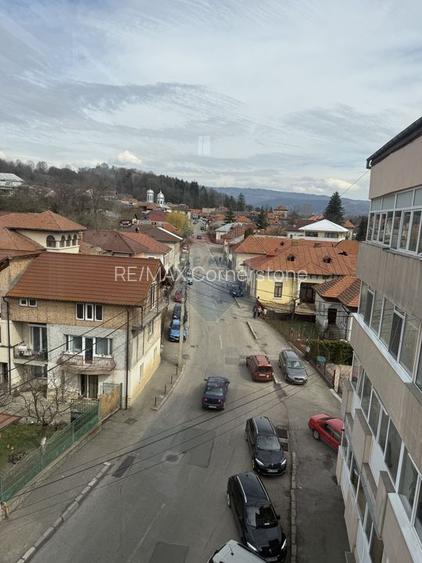 Apartament cu 3 camere de vânzare în Centrul orașului Câmpulung - 7