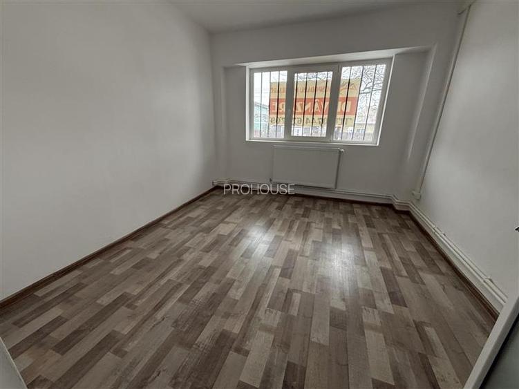 Adjud - spatiu comercial renovat complet - 12
