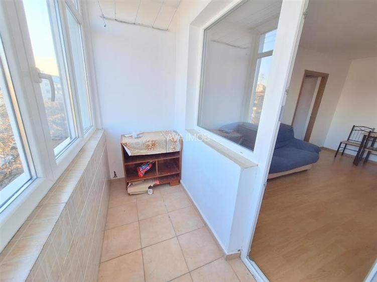 Apartament 2 semidecomandate, zona Milcov - 9