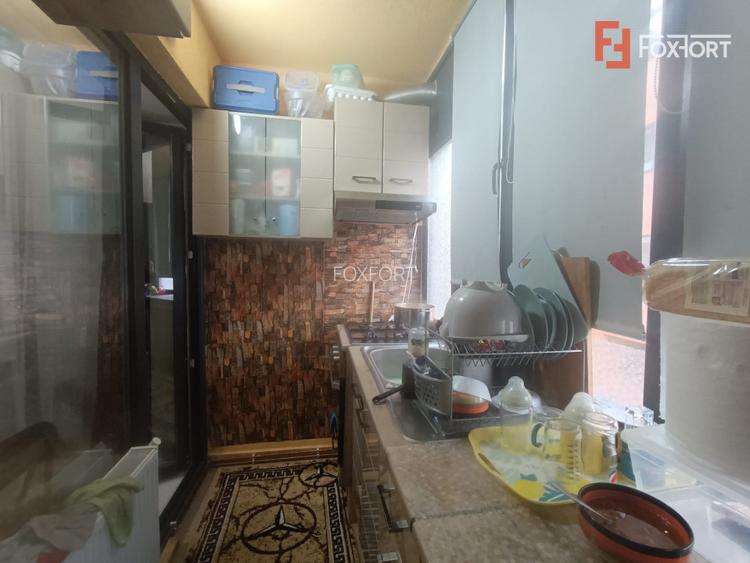 Apartament cu 3 camere, decomandat, Etaj 1 - Giroc  - 2