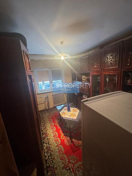 Apartament 4 camere de vânzare – zonă Școala 8 - 15