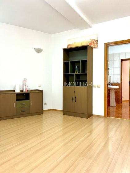 Manifest Modernist în Inima Capitalei: Sediu de Birouri în Vila-Monument - 4