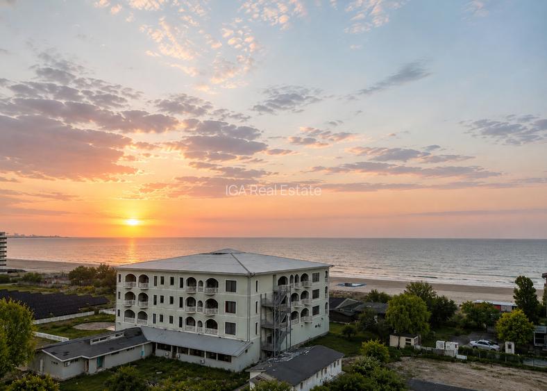 Penthouse langa plaja cu vedere la mare si terasa imensa - 13