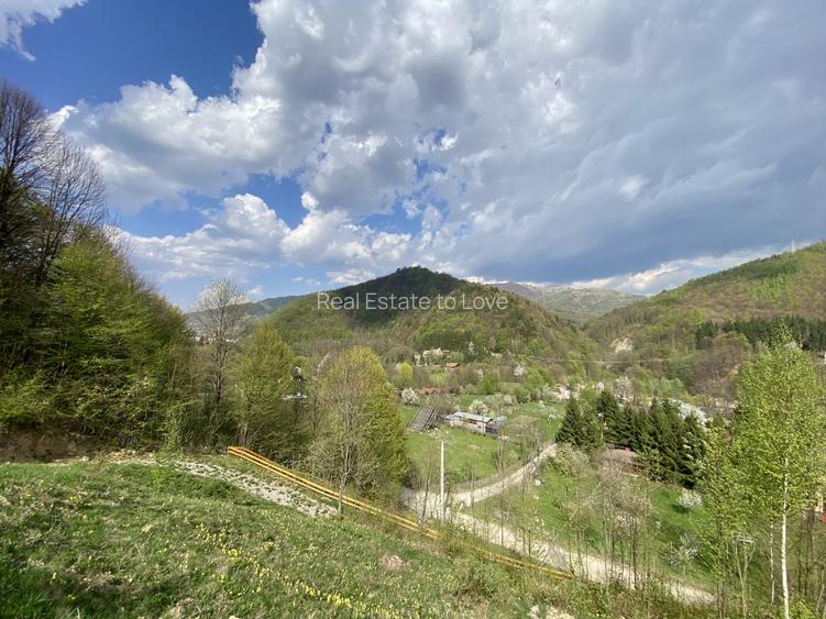 Teren vedere panoramică lac Paltinu si dealuri împădurite in Valea Doftanei - 9