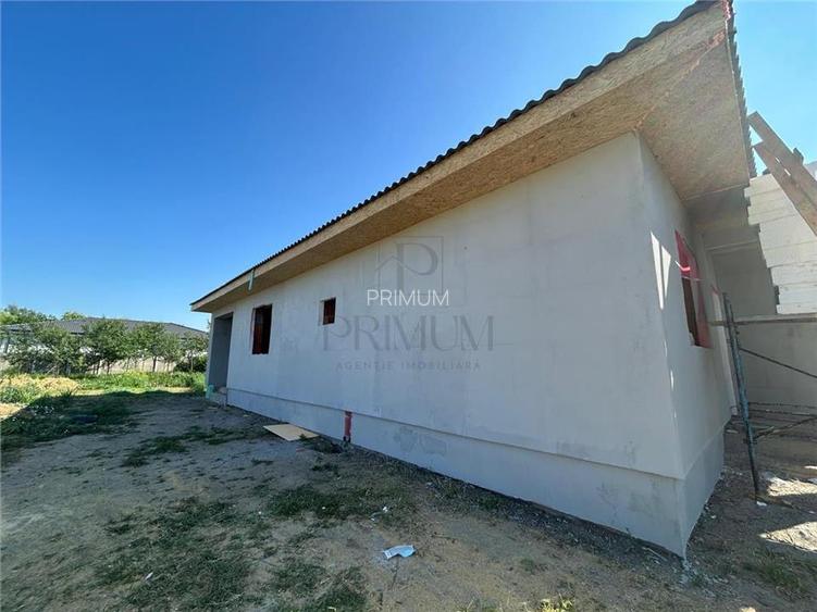 Utvin- toate utilitatile- 4 camere- bucatarie inchisa - 2