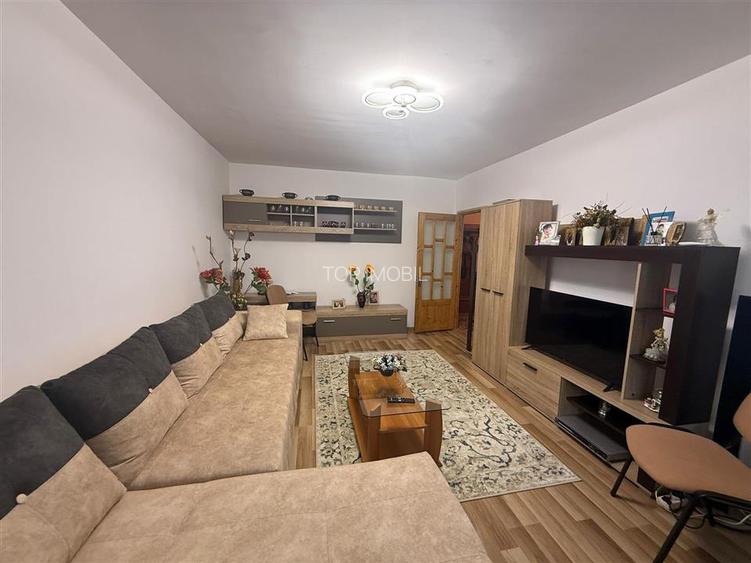 Apartament cu 3 camere decomandat, 2 bai, etajul 2 - Cug - Aleea Tudor Neculai - 2