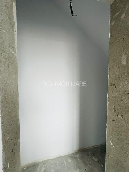 Duplex nou cu 5 camere despartit prin garaj - Dumbravita - 10