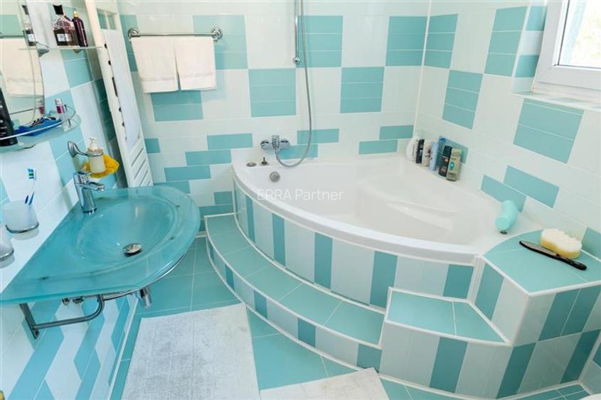 Vila cu piscina.Iancu Nicolae. Exclusivitate. - 15