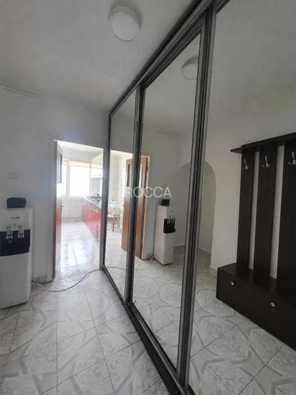 Apartament de 2 camere decomandat, renovat, etaj 10/10, 4 min metrou 1 Decembrie - 7