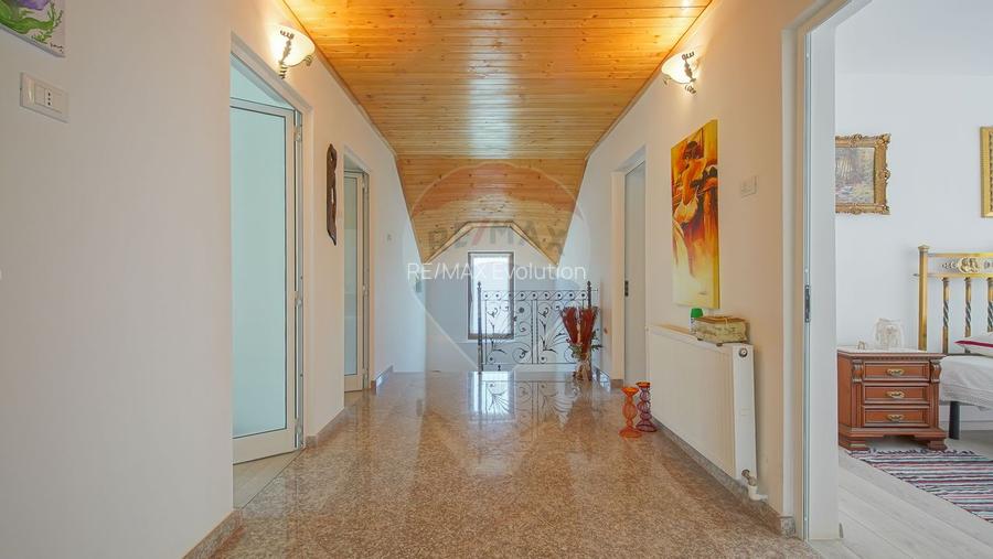 Vilă în zona Glăjărie, 10 camere, Sp + E + M, teren 2789 mp - 25