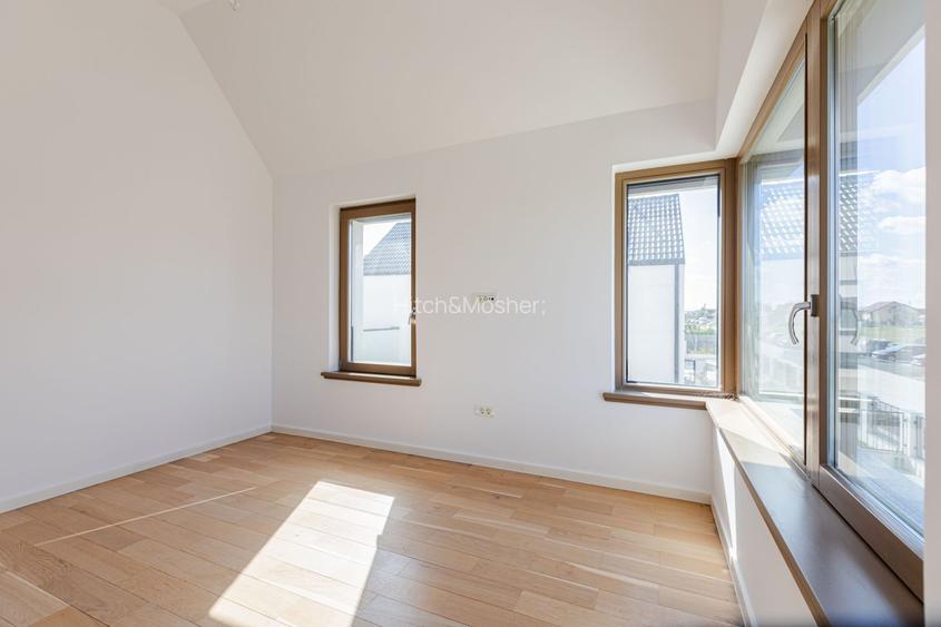 Casa Modernă cu Spații Vitrate Generoase - Comision 0 - 15