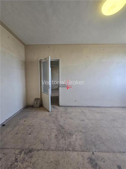 Apartament et.6/8, bloc din 78, anvelopat McDonalds Colentina - 5