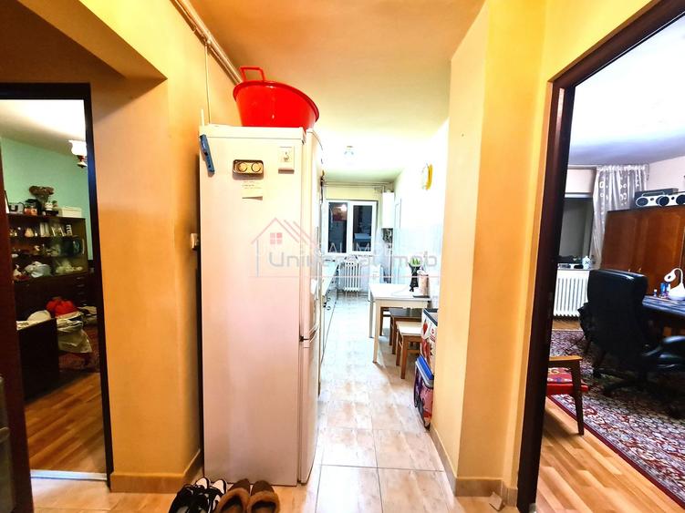 Apartament cu 2 camere decomandate, str. Parang - 10