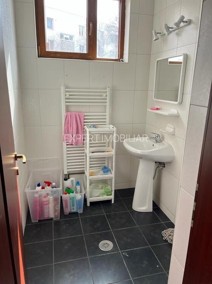 Titan - 1 Decembrie 1918 langa Piata Titan 90 mp - 5