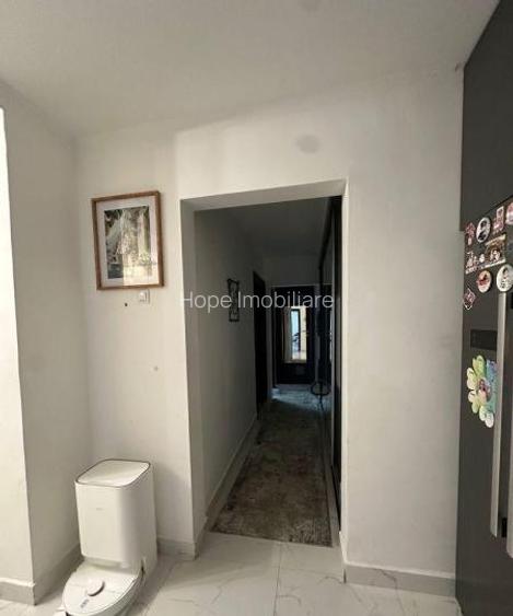Basarabia  - Chisinau - Apartament 3 camere , centrala proprie - 8