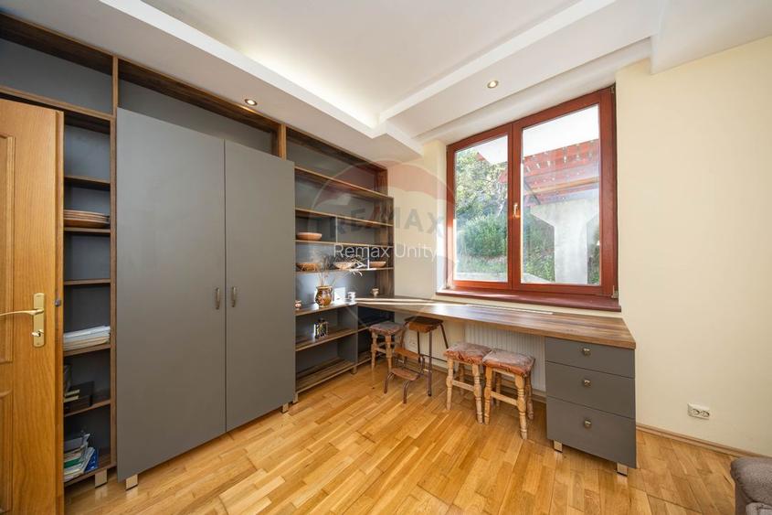 Vilă cu 8 Camere, Sală de Fitness și Saună in Moieciu Comision 0% - 21