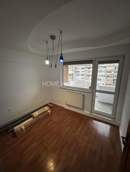 Spre închiriere apartament 3 camere - 4