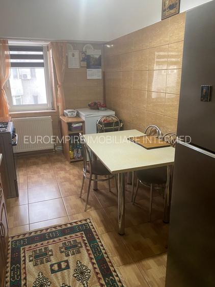 Apartament 2 camere decomandat, zona KM 5 - 7