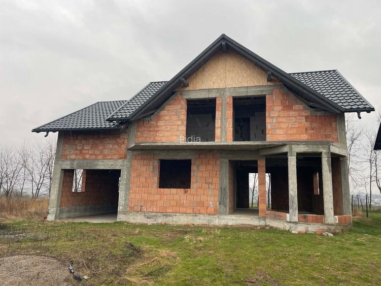 De vazare casă la roșu  - 16