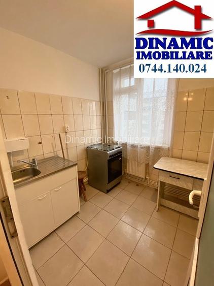 Apartament 2 camere, etaj 3, central, 300 euro/lunar. - 4