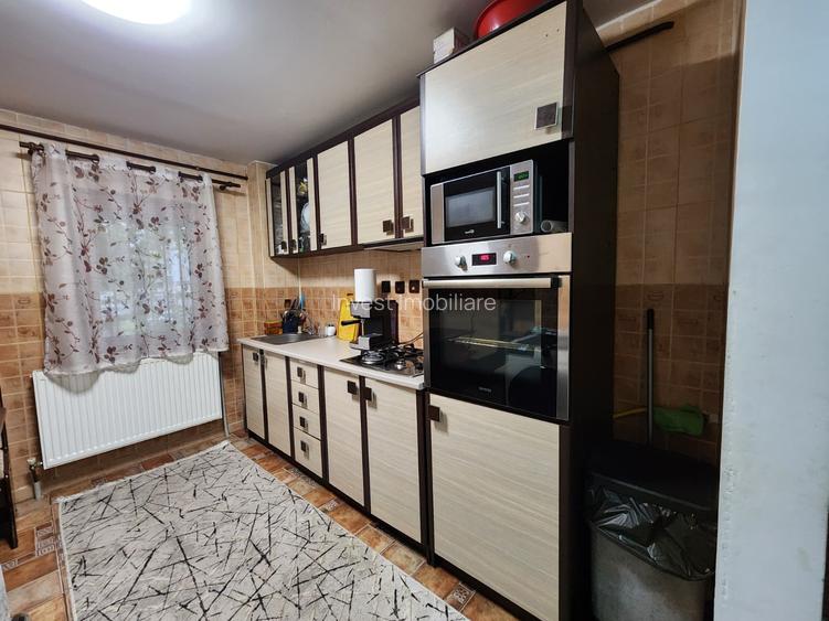 Apartament 2 camere decomandat, parter înalt, Podu Iloaiei – zonă centrală - 5