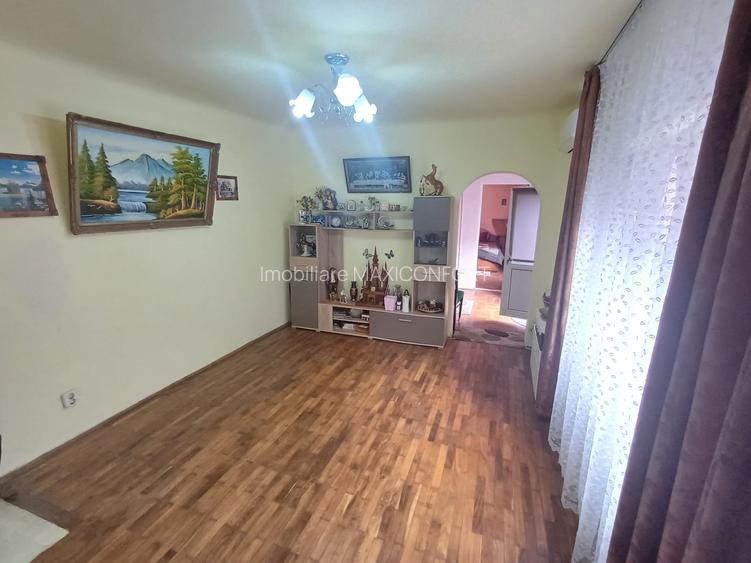 Vanzare casa 2 proprietari in curte - 2