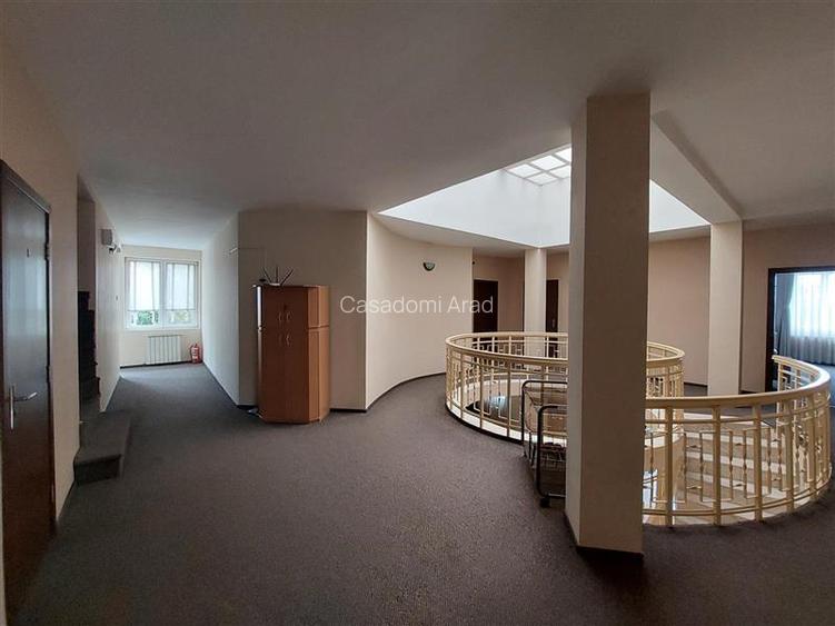 Casa cu 13 camere, pentru activitati diverse, in Micalaca - 16